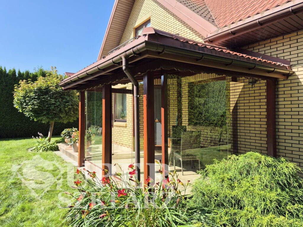 Szklana zabudowa tarasu